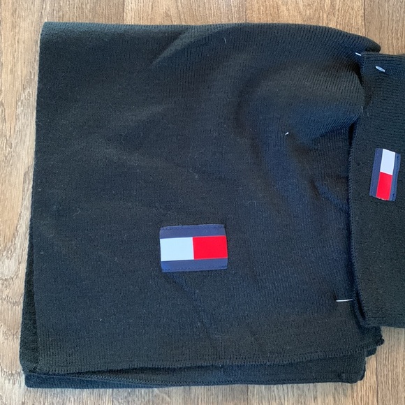 Tommy Hilfiger Logo OSFA Black Knit Beanie & Scarf New w.out tags - Picture 4 of 13
